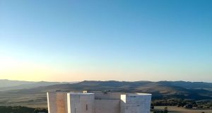 Questo castello in Puglia, voluto da Federico II, è un capolavoro dell’architettura medievale avvolto nel mistero Questo castello in Puglia, voluto da Federico II, è un capolavoro dell’architettura medievale avvolto nel mistero (Castel del Monte)