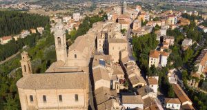 La “città che suona”: il borgo marchigiano famoso nel mondo per le sue fisarmoniche