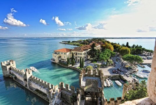 Questa villa sul lago di Garda, amata da Maria Callas, è un concentrato di storia e romanticismo