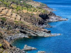 Guida alla scoperta dell’isola siciliana: tra case scolpite dal vento e l’antica arte del passito